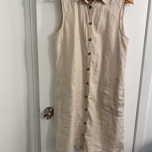 Halston Beige linen dress size medium  100% linen with pockets on the side